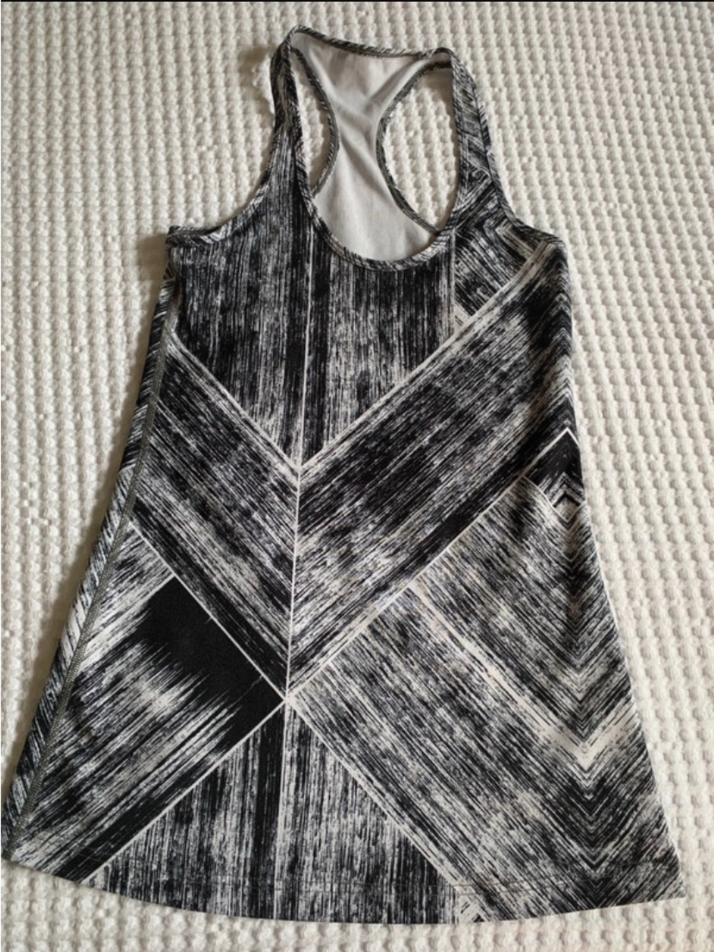 lululemon athletica Black & White Graphic Racerback Tank Size Small EUC